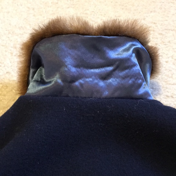 ✨3xHP✨ EUC Navy wool coat with fur trim - Picture 6 of 8